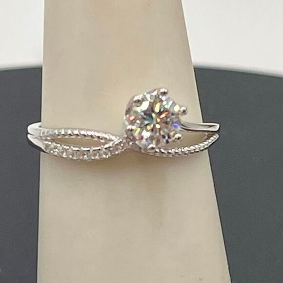 S925 Moissanite .05 ct Sterling Silver Round cut Adjustable Engagement Ring 7 - Picture 2 of 6